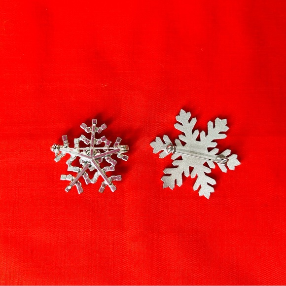 Snowflake Brooch Set in Blue and Silver - Picture 2 of 4